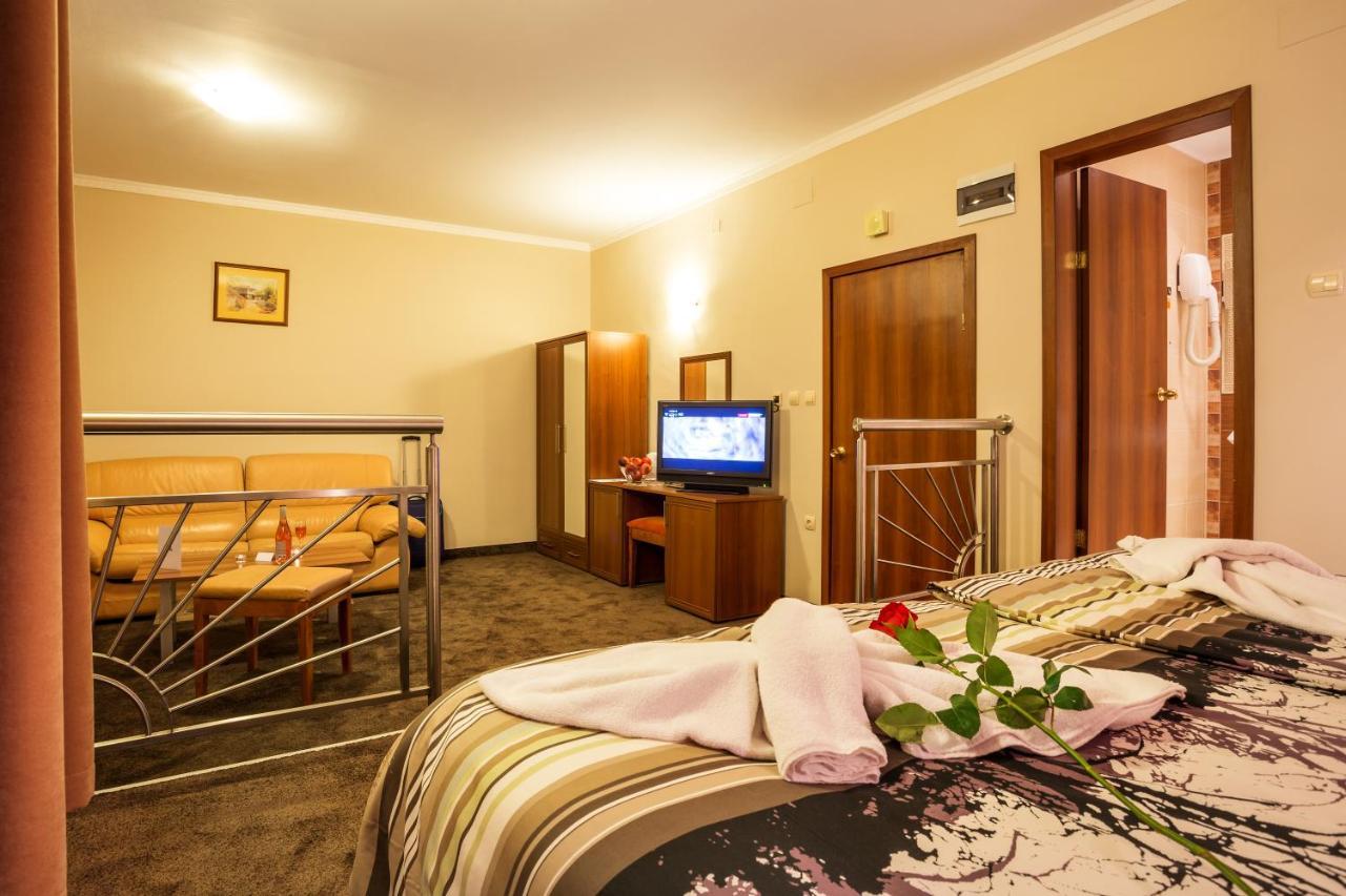 Family Hotel Romantika ヴェリングラード エクステリア 写真