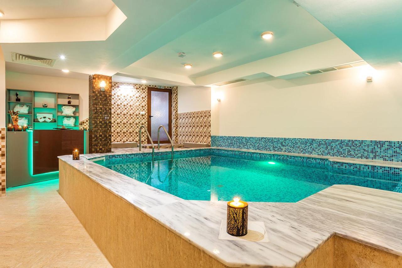 Family Hotel Romantika ヴェリングラード エクステリア 写真