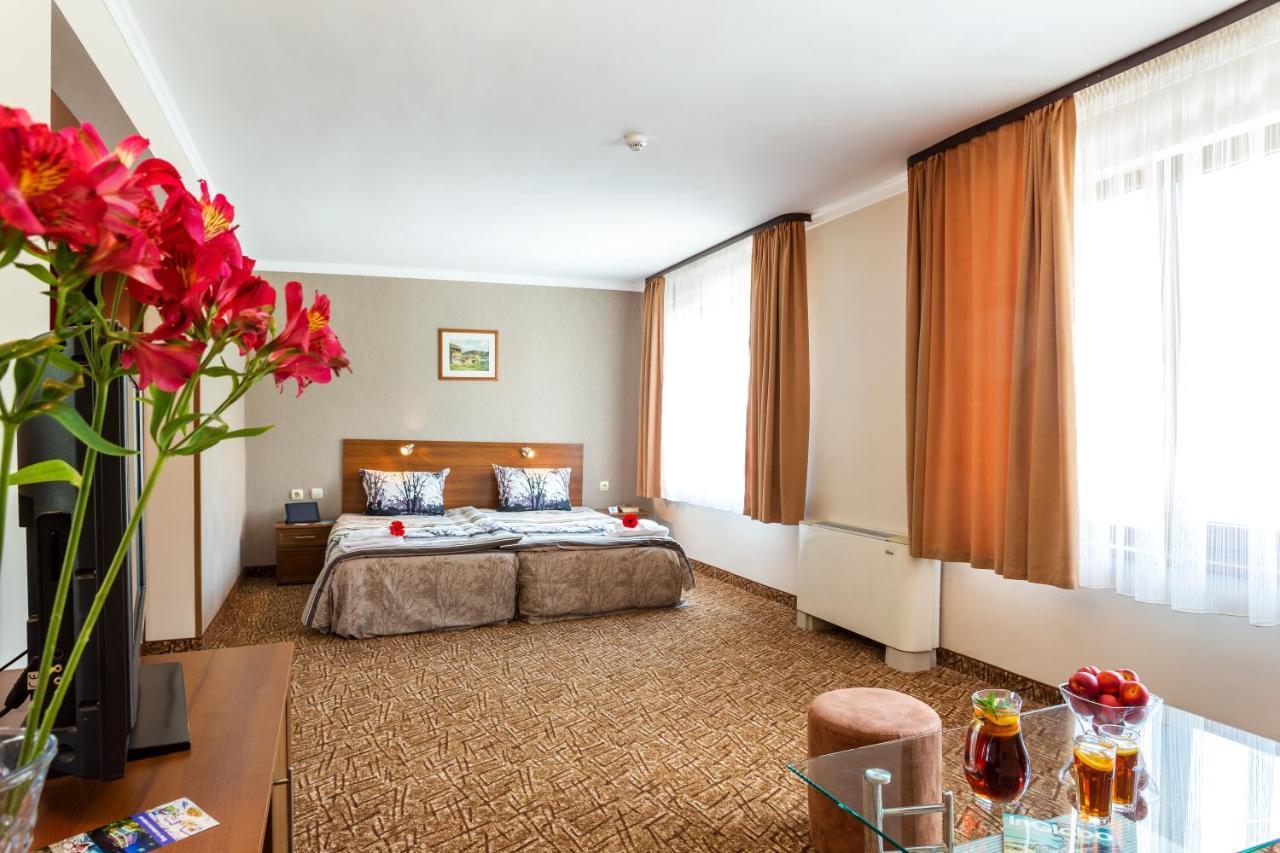 Family Hotel Romantika ヴェリングラード エクステリア 写真