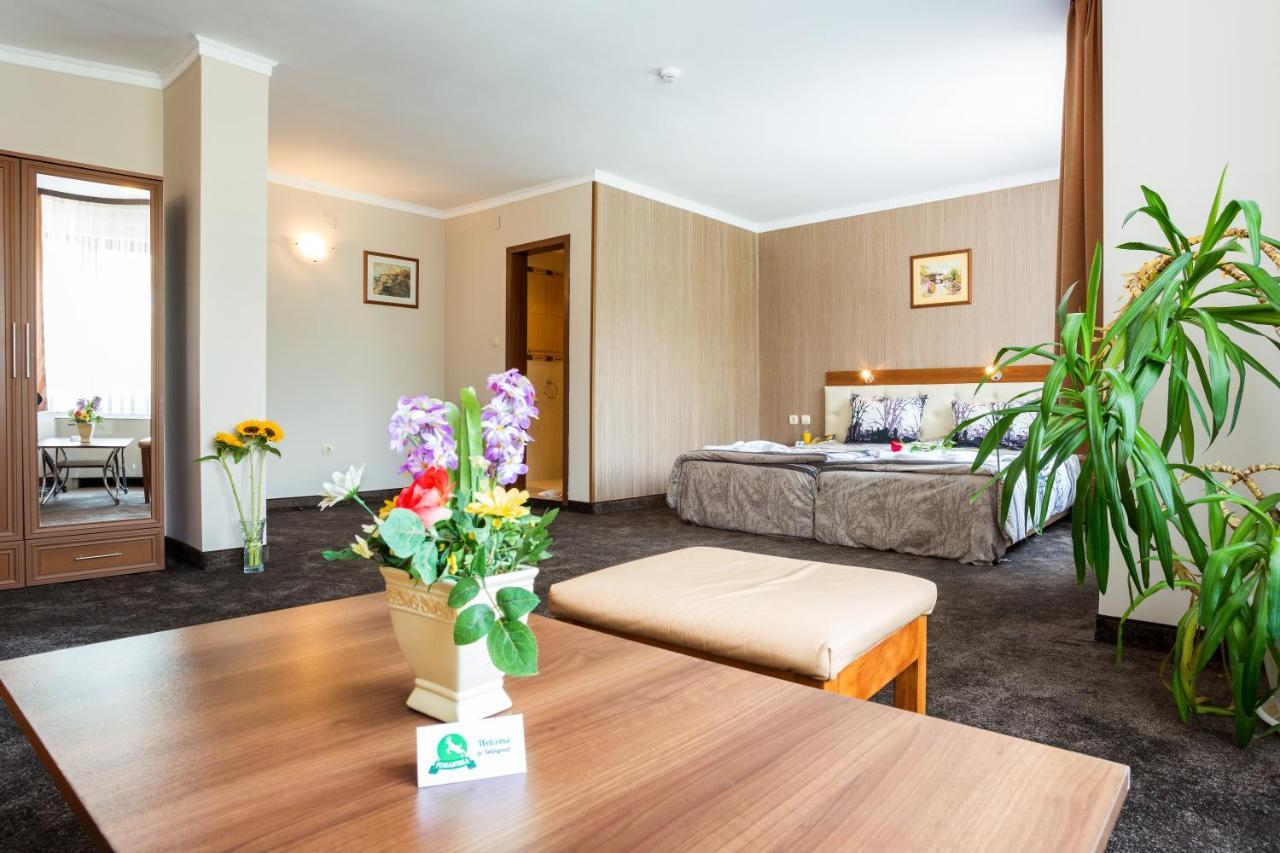 Family Hotel Romantika ヴェリングラード エクステリア 写真